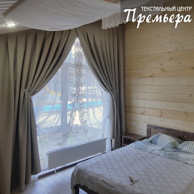 Текстильное оформление спальни на мансарде
