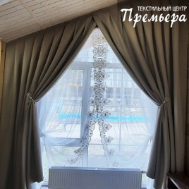 Текстильное оформление спальни на мансарде